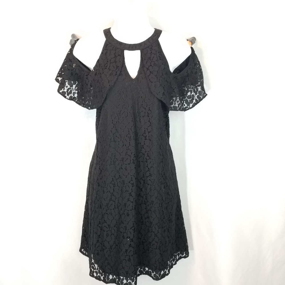Candie's Cold Shoulder Lace Dress - Picture 2 of 8